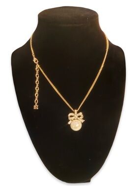 Nina Ricci Gold Tone Pearl and Bow Pendant Necklace on Original Chain